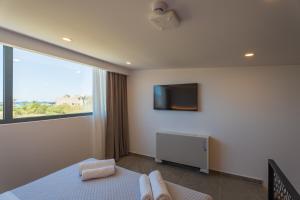 Postel nebo postele na pokoji v ubytování EcoHeaven Suites
