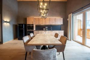 Η κουζίνα ή μικρή κουζίνα στο Filzsteinresort Wohnungen Top 12 +7 φωτογραφίες