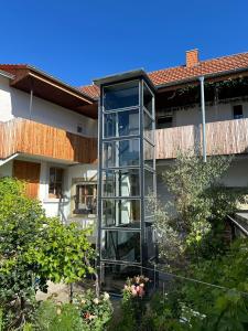 Κήπος έξω από το Gemütliche Wohnung mit Balkon