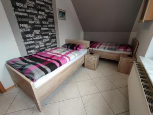 Postel nebo postele na pokoji v ubytování Ferienwohnung Kanalblick