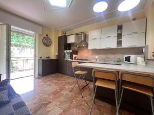 Kuchyň nebo kuchyňský kout v ubytování A Casa Di Alice 80 mq 2b 1b, with private garage in Santa Margherita Ligure