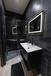Koupelna v ubytování Matilde Valletta Suites + 37 fotografií