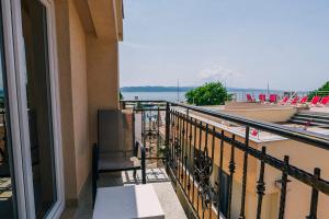 Balkoni atau teres di Apartments Center with free private parking