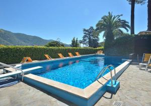 Bazén v ubytovaní Perla Flexyrent AC WiFi Swim Pool alebo v jeho blízkosti