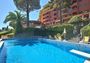 Bazén v ubytovaní Perla Flexyrent AC WiFi Swim Pool alebo v jeho blízkosti