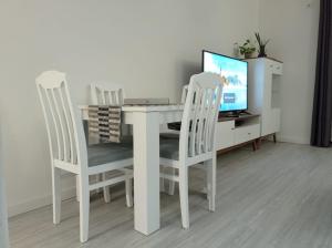 TV at/o entertainment center sa A part hn