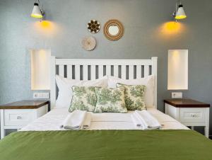Кровать или кровати в номере Kıyı Hotel Selimiye