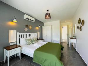 Кровать или кровати в номере Kıyı Hotel Selimiye