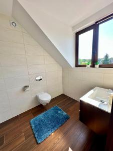a bathroom with a toilet and a sink at Rodart Morski in Sztutowo