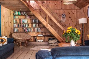 a living room with a couch and a book shelf at Przystanek Wieś in Rząśnik