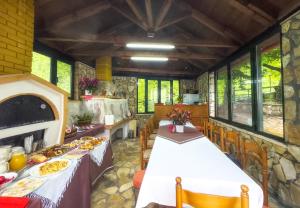 A restaurant or other place to eat at Nefeles