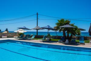Bazén v ubytování Fanis seafront apartments nebo v jeho okolí