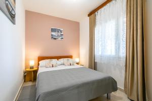 a bedroom with a bed and a window at Villa Franciska in Blato