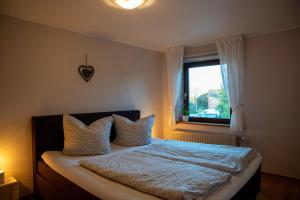Postel nebo postele na pokoji v ubytování Feriemhof Kruse Wohnung Nr 1 + 11 fotografií