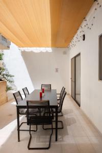 Imagine din galeria proprietății Large Home with Private Garden în Marsaskala