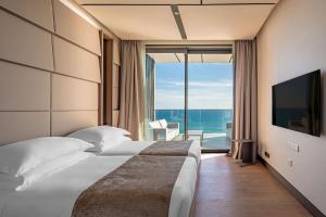 Postel nebo postele na pokoji v ubytování Amathus Residences + 37 fotografií