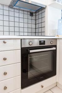 Una cocina o cocineta en Siviri Sunset Amazing Sea View- With fireplace -Starlink wifi