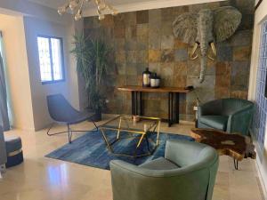 Χώρος καθιστικού στο Modern Centrical Evaristo Apartment With Tub