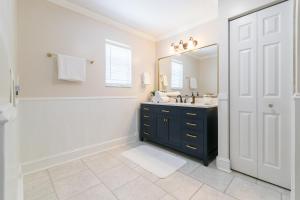 A bathroom at St Augustine Retreat - Pool, BBQ and Private Yard