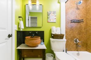 A bathroom at St Augustine Retreat - Pool, BBQ and Private Yard