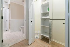 A bathroom at St Augustine Retreat - Pool, BBQ and Private Yard
