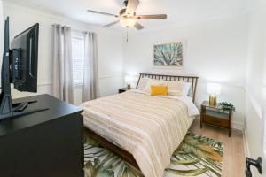 A television and/or entertainment centre at St Augustine Retreat - Pool, BBQ and Private Yard