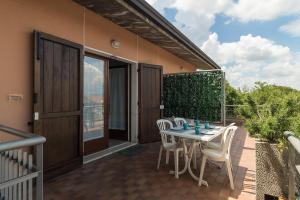 Un balcon sau o terasă la Attico Sirmione Easy