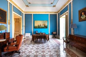 Cathedral View Apartments電視和／或娛樂中心