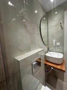 Ein Badezimmer in der Unterkunft Kavos Hotel