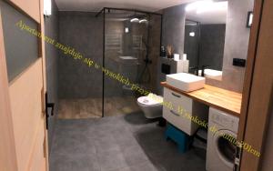 Kúpeľňa v ubytovaní Apartamenty MOŁS Zakopane