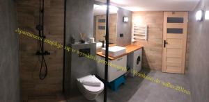Kúpeľňa v ubytovaní Apartamenty MOŁS Zakopane