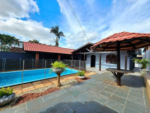 Foto de Casa Familiar 3 quartos c Piscina prox centro