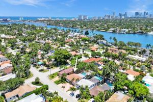 ハリウッドにあるSeaside Oasis in Hollywood Lakes near the Beachの川と街のあるリゾートの空中写真