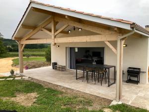 Το κτήριο όπου στεγάζεται  η παραθεριστική κατοικία +1 φωτογραφίες