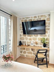 Μια τηλεόραση ή/και κέντρο ψυχαγωγίας στο Hotel Paris Amore