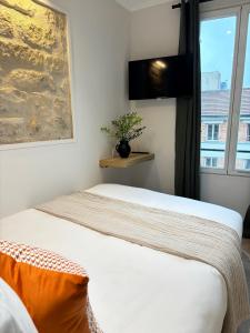 Ένα ή περισσότερα κρεβάτια σε δωμάτιο στο Hotel Paris Amore +23 φωτογραφίες