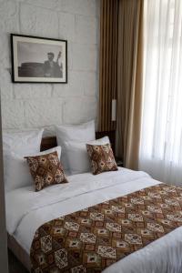 Postel nebo postele na pokoji v ubytování JAZZ HOTEL Gyumri