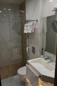 Koupelna v ubytování JAZZ HOTEL Gyumri + 37 fotografií