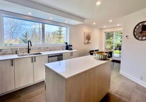 ครัวหรือมุมครัวของ Domaine du Sous-Bois Condo complet
