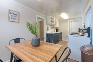 Η κουζίνα ή μικρή κουζίνα στο #StayInMyDistrict HeritageHouse 2Bedroom Apartment