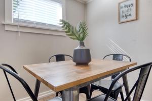 Φωτογραφία από το άλμπουμ του #StayInMyDistrict HeritageHouse 2Bedroom Apartment σε Coos Bay