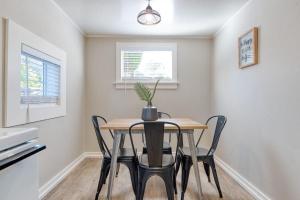 Φωτογραφία από το άλμπουμ του #StayInMyDistrict HeritageHouse 2Bedroom Apartment σε Coos Bay