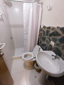Kopalnica v nastanitvi intikilla hostal