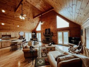 a living room with couches and a kitchen at Spacious, dog friendly cabin in Blowing Rock, NC in Blowing Rock