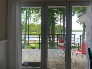 Balkón alebo terasa v ubytovaní Domki nad Brzegiem