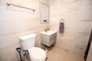 Kupatilo u objektu Private Patio Retreat with Zen Vibe and FREE Laundry