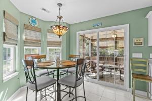 Φωτογραφία από το άλμπουμ του Pet friendly Private Home in Oak Island σε Saint James