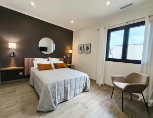 Ένα ή περισσότερα κρεβάτια σε δωμάτιο στο La maison de Fontarèches avec piscine proche d Uzès
