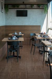Restoran atau tempat lain untuk makan di Pling Hotel +17 gambar