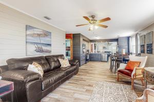 Η κουζίνα ή μικρή κουζίνα στο Dunns Creek Villa +12 φωτογραφίες